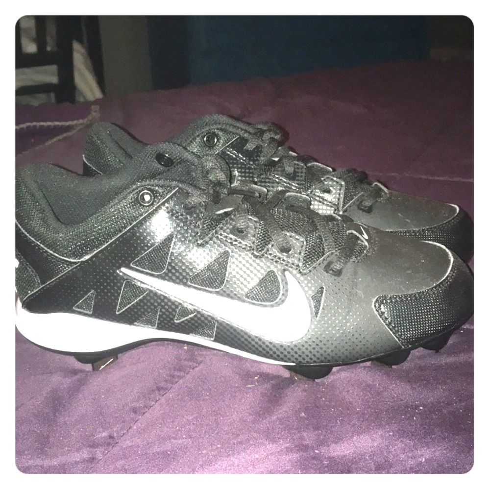 Women’s/girls Nike metal cleats.